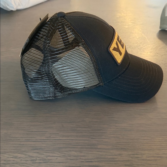 Yeti hat - Picture 3 of 4